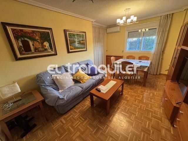 Living room of Flat to rent in Getafe  with Air Conditioner, Parquet flooring and Terrace