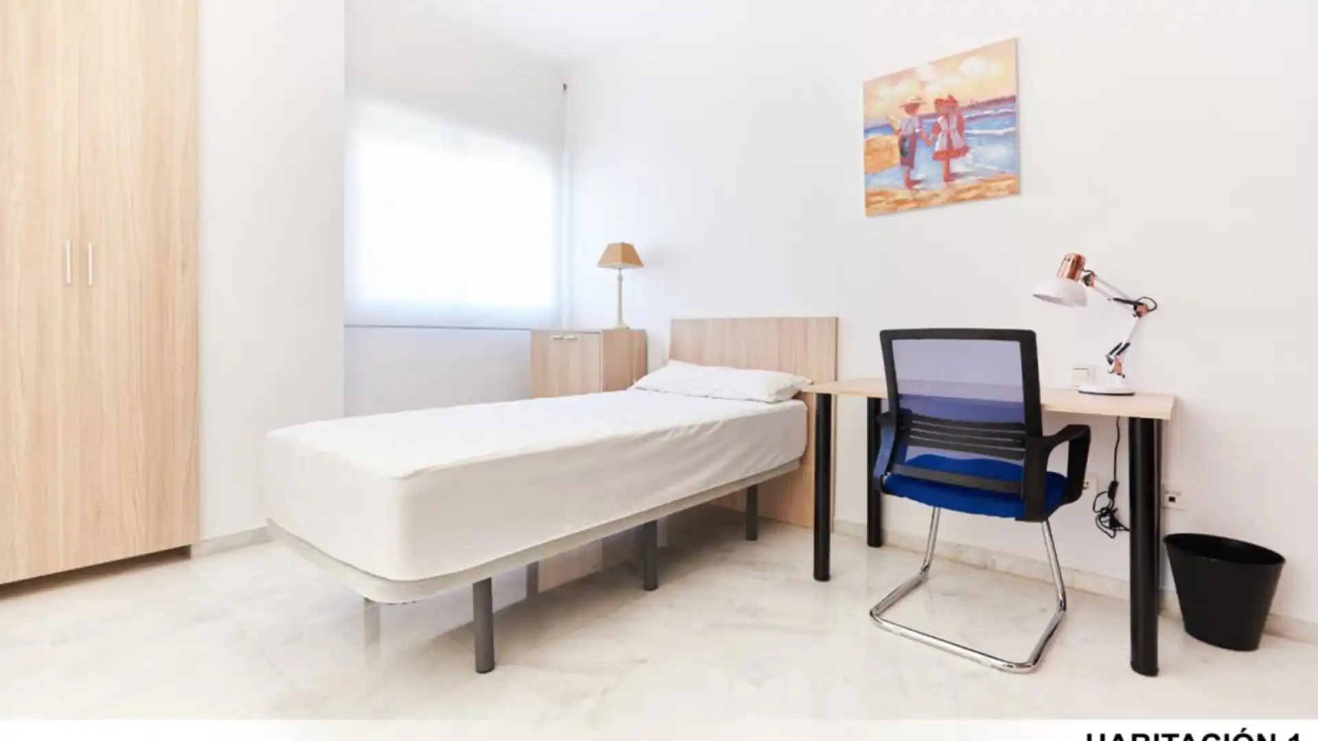 Dormitori de Apartament per a compartir en  Sevilla Capital amb Aire condicionat, Calefacció i Moblat