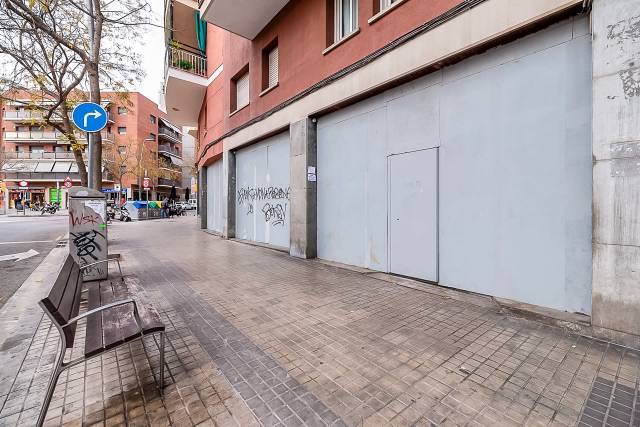 Local comercial en Alquiler en C/ Riera Blanca en Sants-Badal