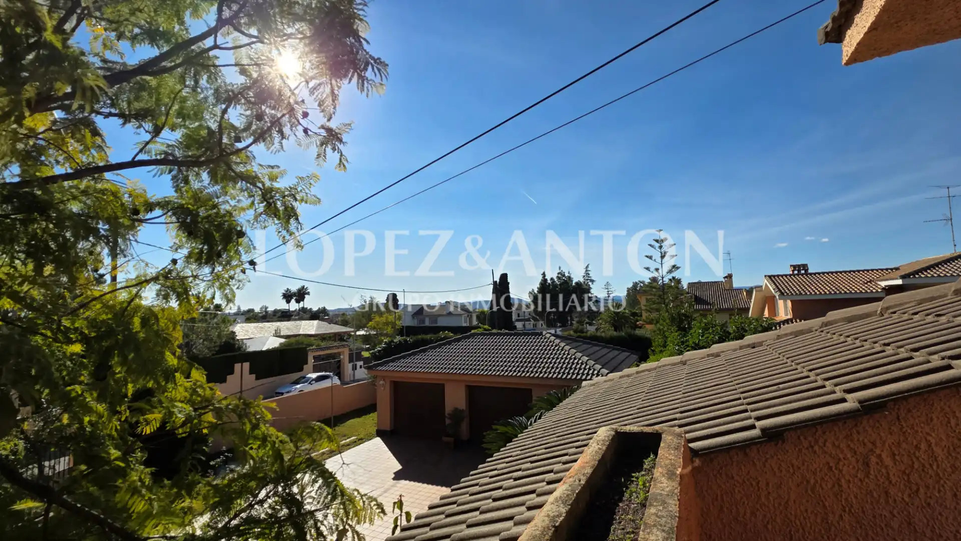 Vista exterior de Casa o xalet en venda en La Pobla de Vallbona amb Aire condicionat, Calefacció i Jardí privat