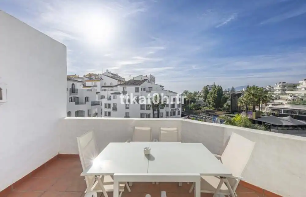 Vista exterior de Apartament de lloguer en Marbella amb Aire condicionat, Terrassa i Moblat