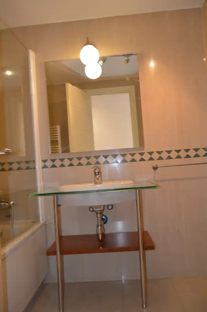 Badezimmer von Wohnung zur Miete in Madrid mit Klimaanlage, Heizung und Parkett