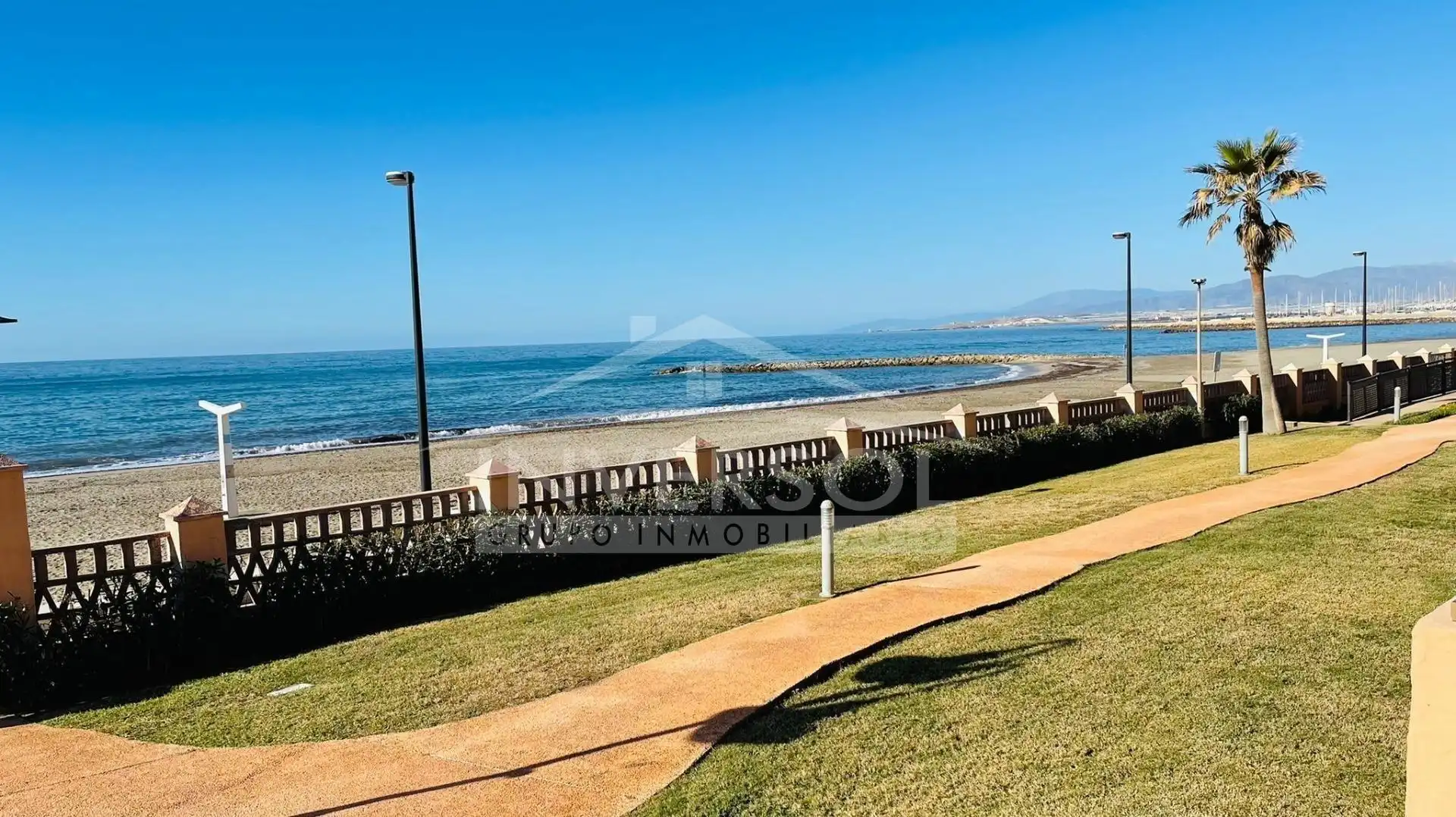 Vista exterior de Piso en venta en El Ejido con Terraza, Horno y Balcón