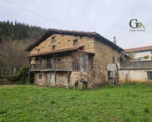 Vista exterior de Finca rústica en venda en Ataun amb Calefacció, Terrassa i Balcó