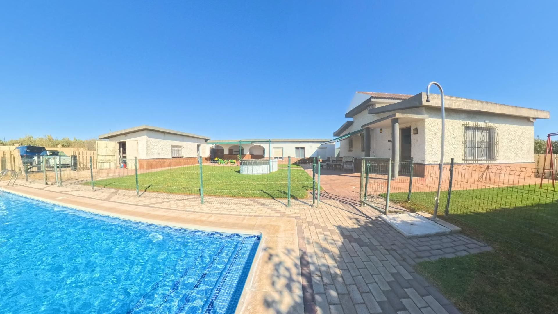 Piscina de Finca rústica en venda en Rota amb Aire condicionat, Calefacció i Jardí privat