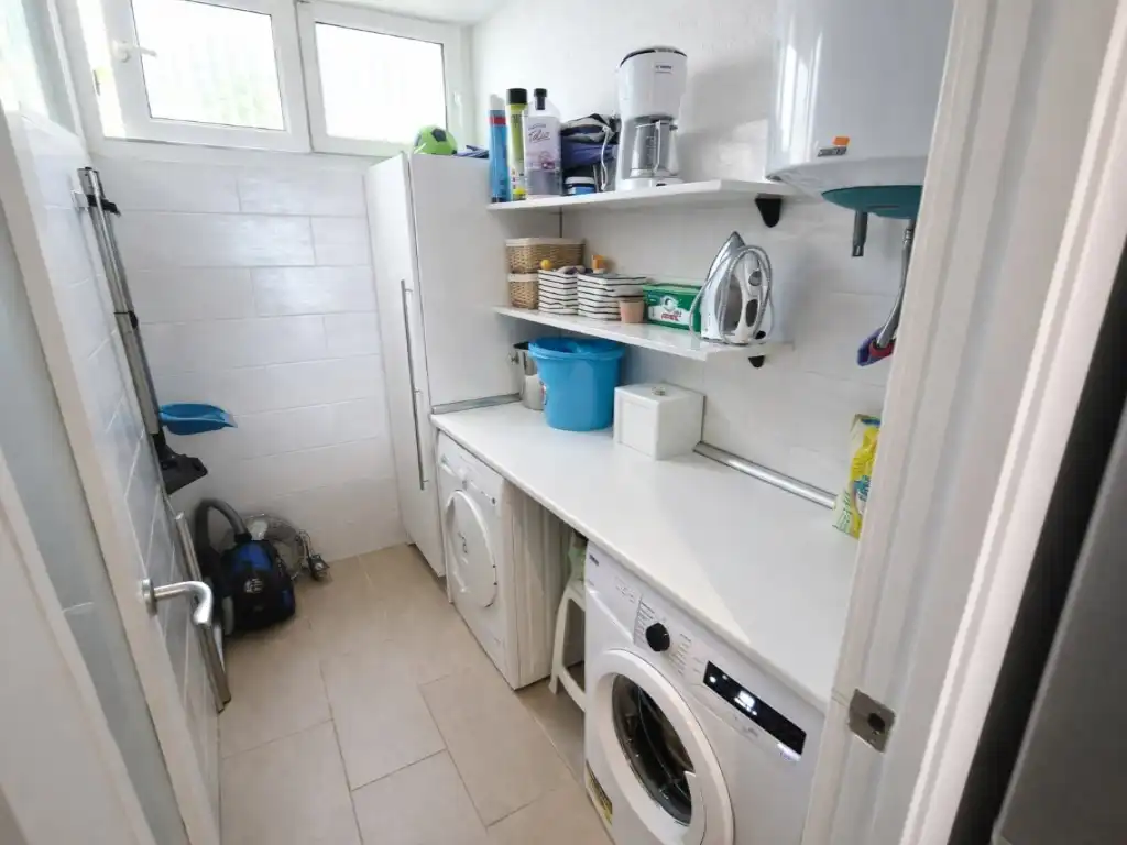 Küche von Wohnung zum Verkauf in Calvià mit Klimaanlage, Privatgarten und Terrasse