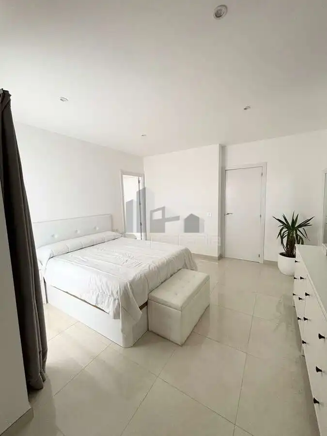 Habitación de Dúplex en venta en San Bartolomé con Terraza, Trastero y Amueblado