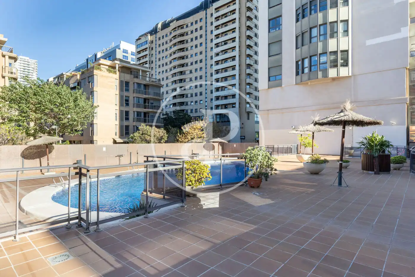 Swimming pool of Flat for sale in Valencia  with Air Conditioner, Heating and Private garden