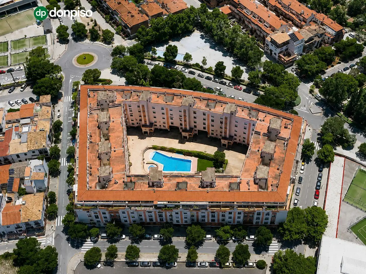Vista exterior de Apartament en venda en Granada amb Piscina comunitària