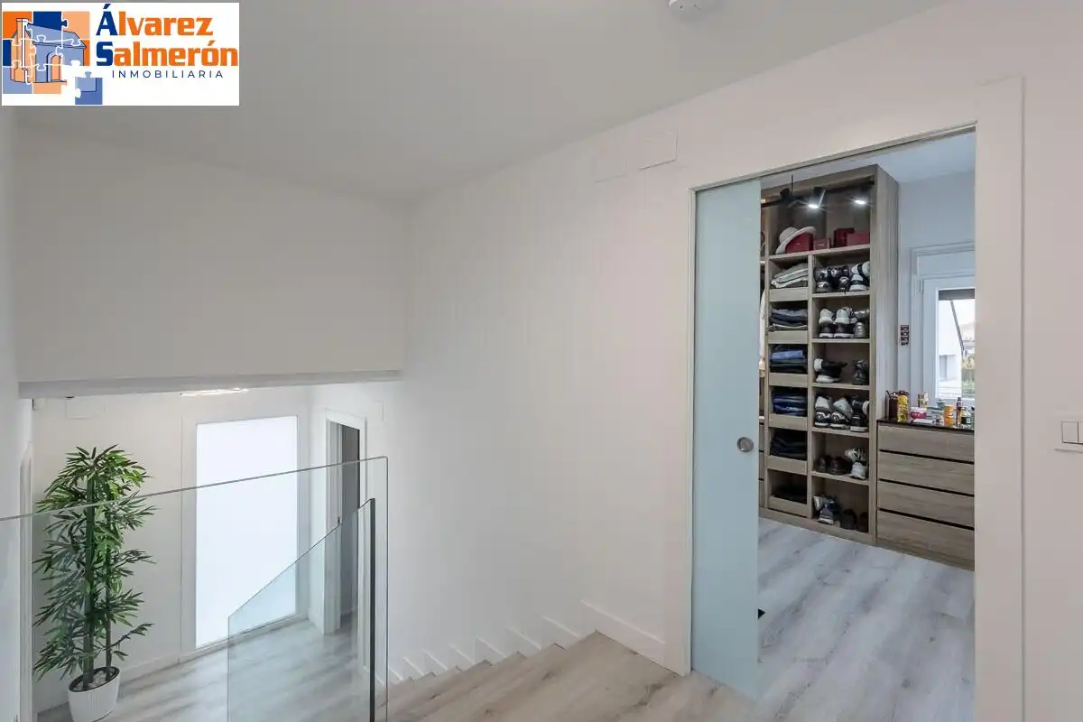 Casa adosada en venda en Albolote amb Jardí privat, Piscina i Alarma