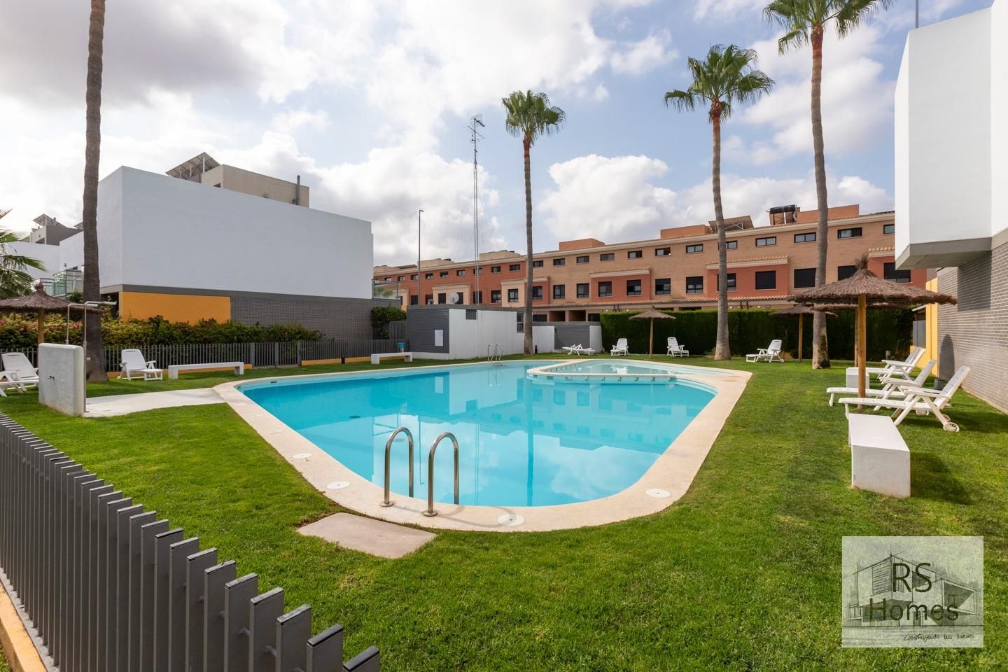 Swimming pool of Single-family semi-detached for sale in San Antonio de Benagéber  with Air Conditioner, Heating and Private garden