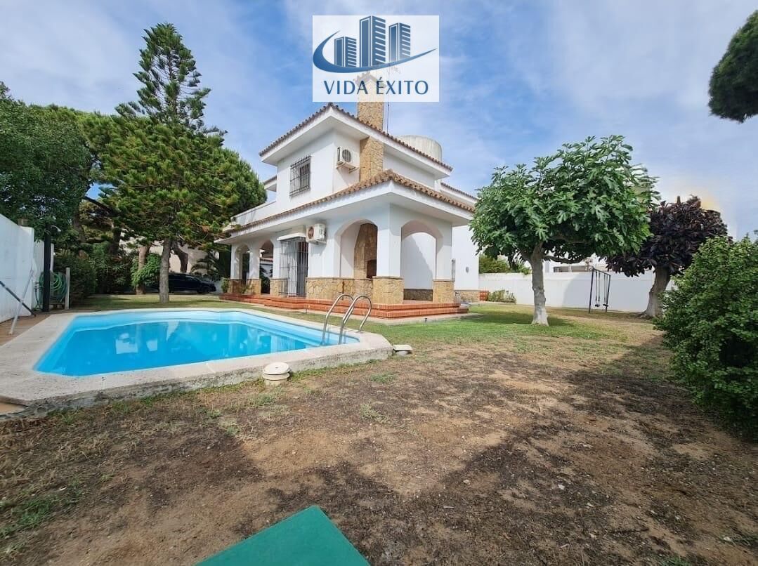 Vista exterior de Casa o xalet en venda en Rota amb Aire condicionat, Calefacció i Terrassa