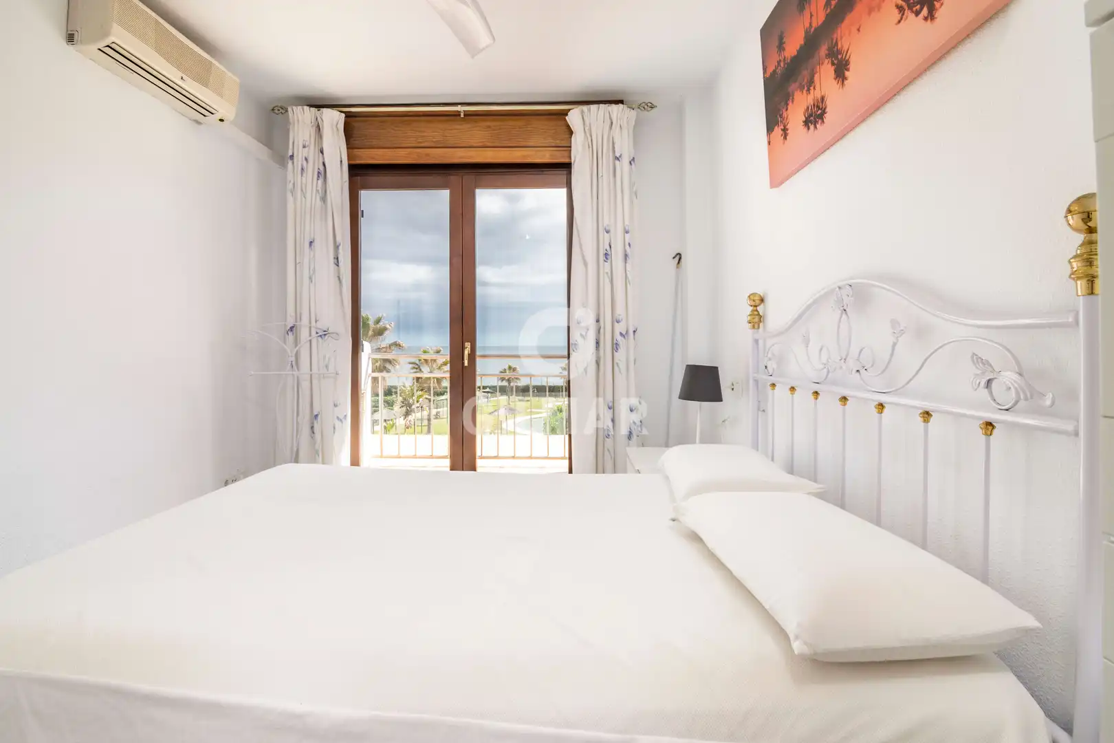 Schlafzimmer von Einfamilien-Reihenhaus zum Verkauf in Manilva mit Heizung, Privatgarten und Schwimmbad