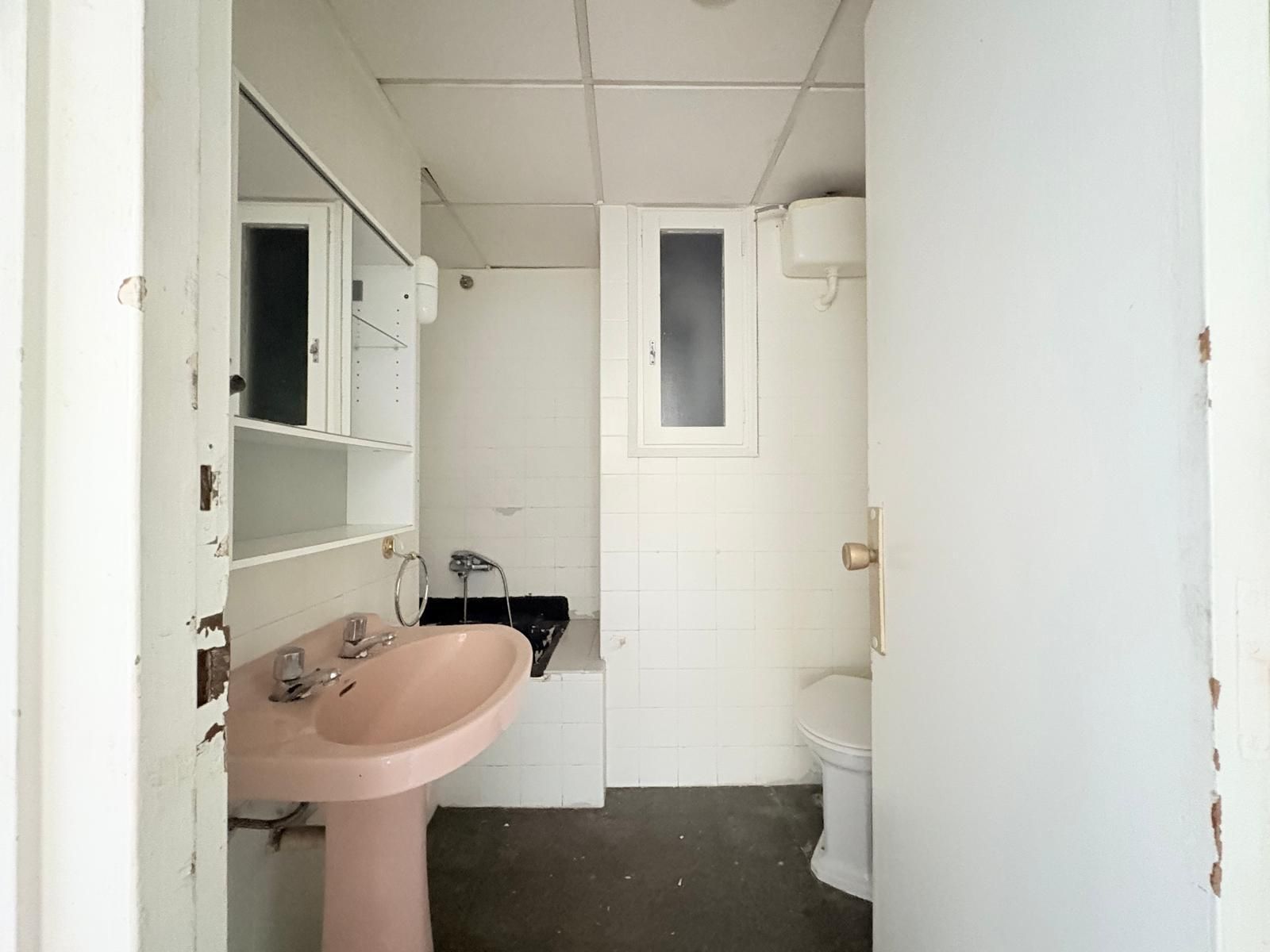 Bany de Pis en venda en Terrassa amb Calefacció i Terrassa