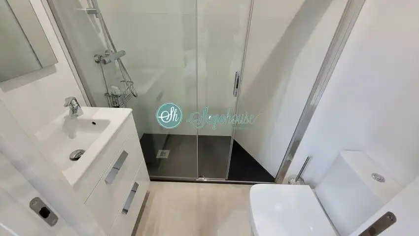 Baño de Piso de alquiler en Segovia con Aire acondicionado, Calefacción y Terraza