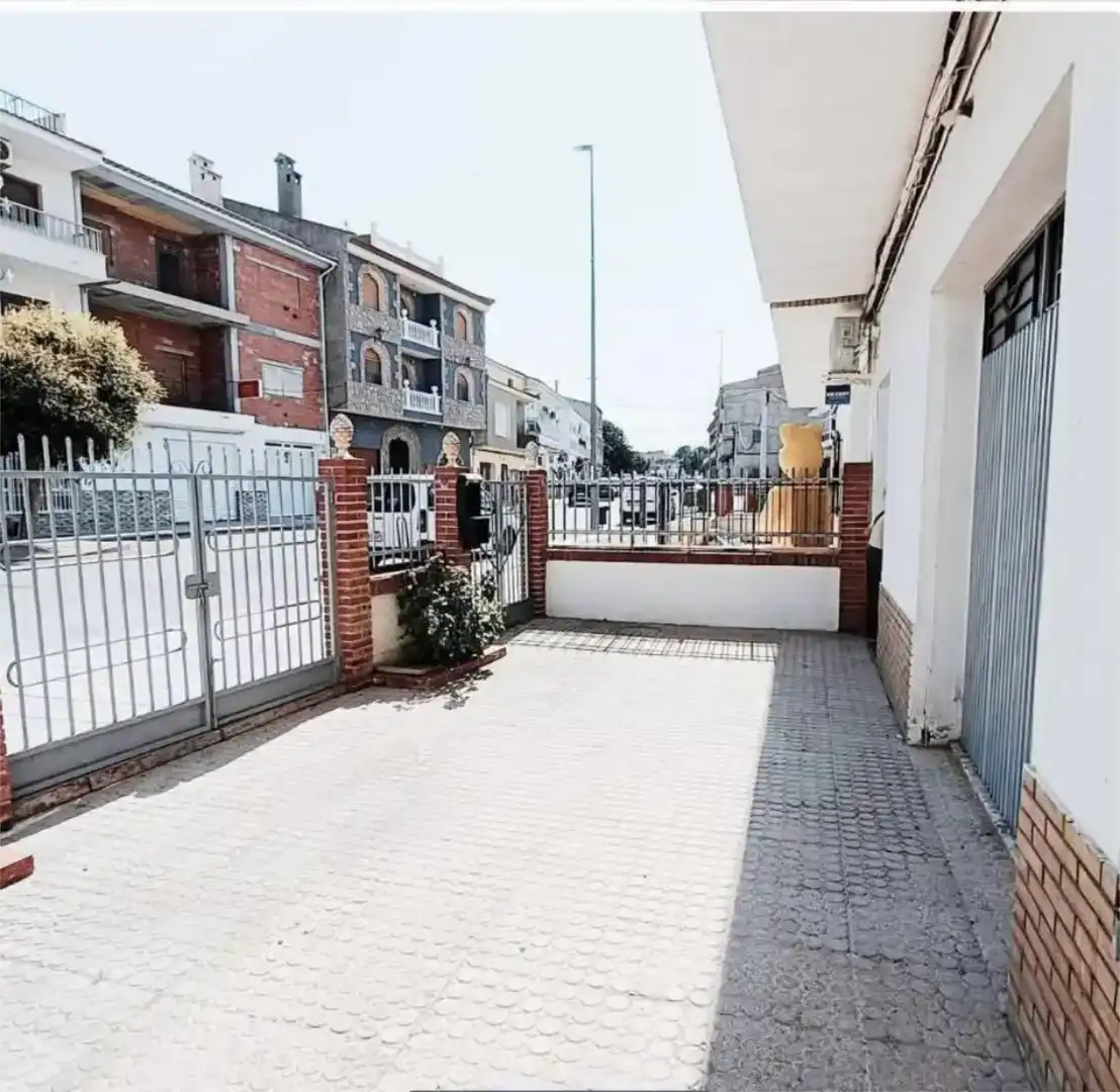 Vista exterior de Casa o chalet en venta en Benamaurel con Jardín privado, Trastero y Amueblado