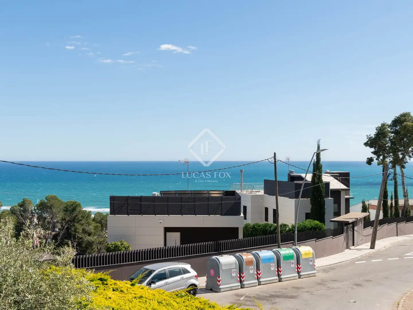 Vista exterior de Casa o xalet en venda en Castelldefels amb Aire condicionat, Calefacció i Jardí privat