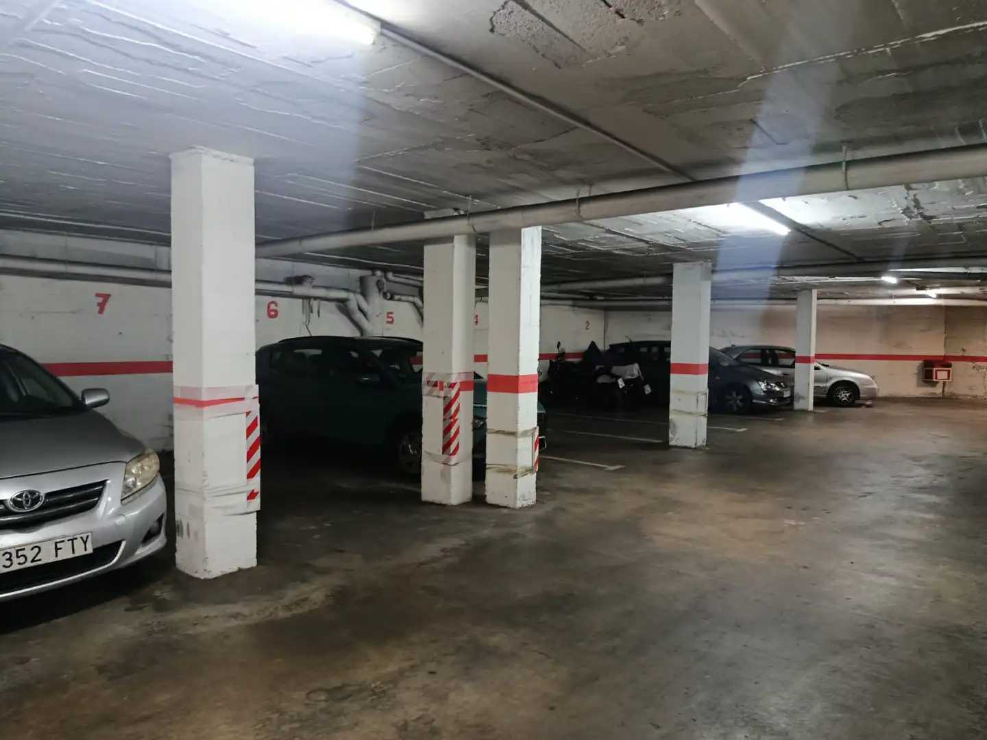 Parking of Garage for rent in Salt