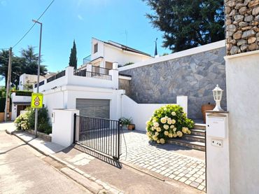 Semi-detached house with pool for sale in Calle RIUDOMS