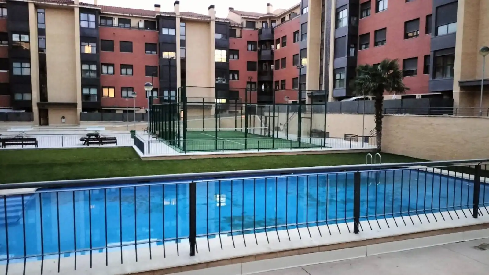 Piscina de Pis en venda en Arroyo de la Encomienda amb Jardí privat, Parquet i Terrassa