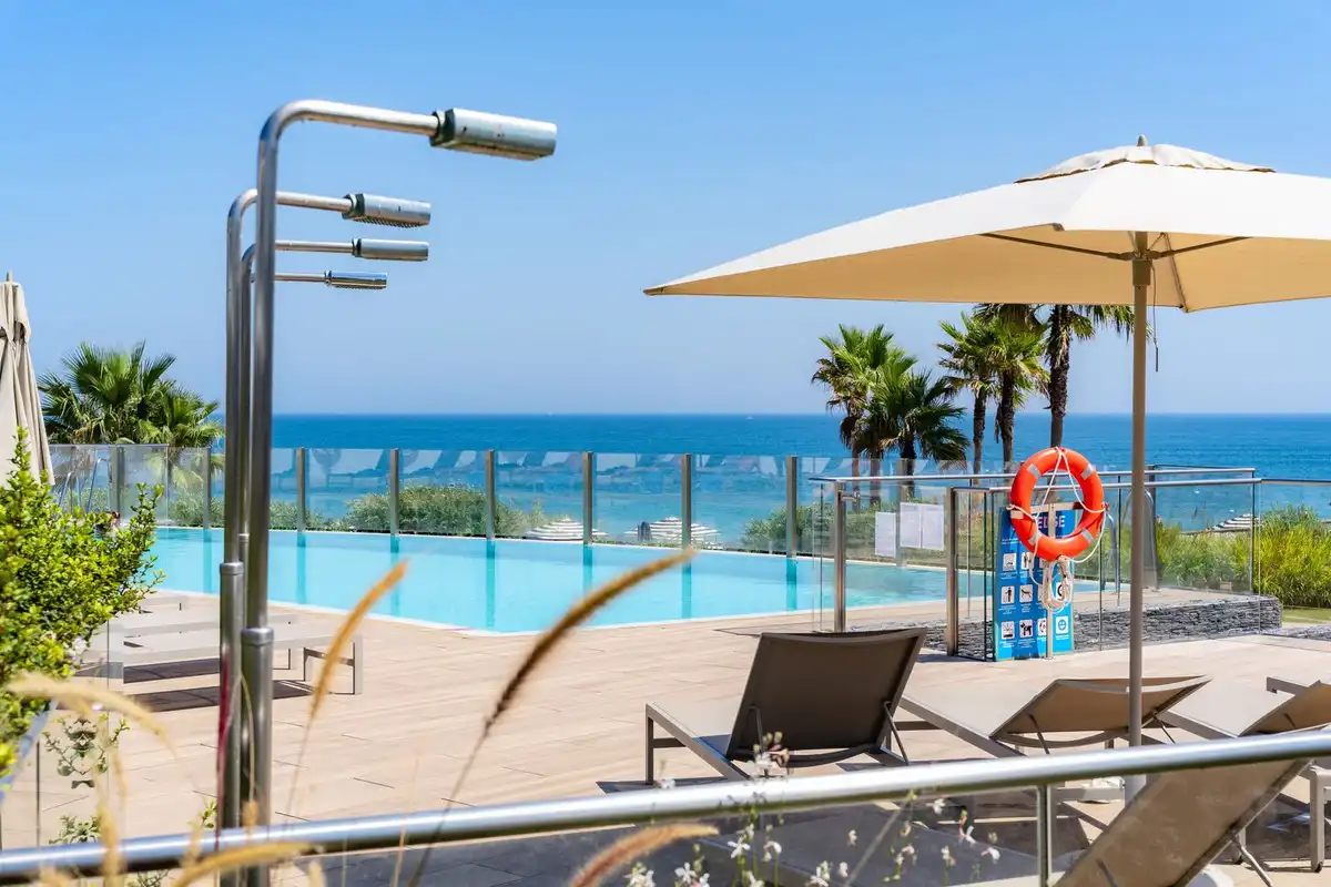 Piscina de Casa adosada de lloguer en Estepona amb Aire condicionat, Traster i Piscina