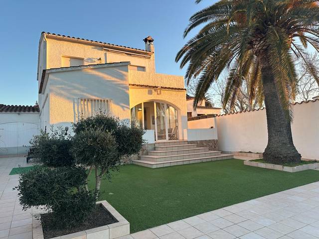 Casa adosada en Alquiler en Cap Ras - Creus - Falconera