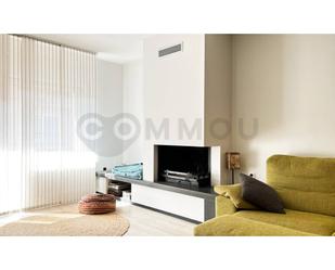 Sala d'estar de Casa o xalet en venda en Centelles amb Calefacció, Jardí privat i Parquet