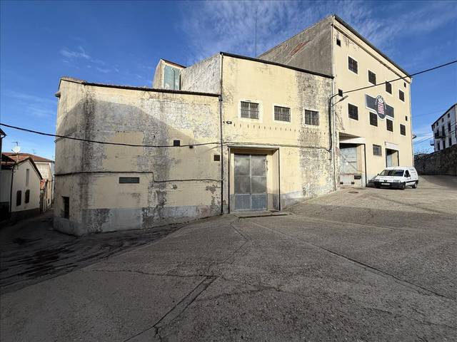 Nave industrial en Venta en Arriba en Ledrada