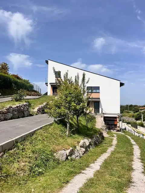 Vista exterior de Casa o xalet en venda en Gijón  amb Calefacció i Terrassa