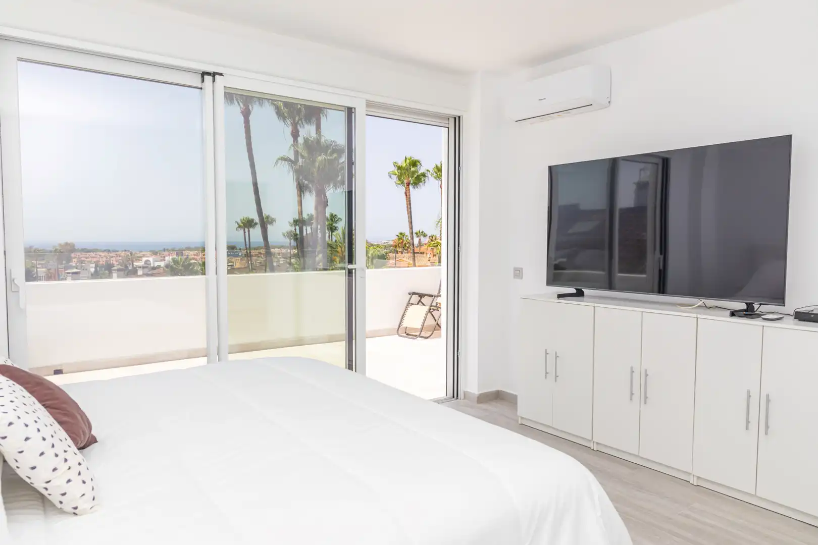 Bedroom of Detached homes for rent in Estepona  with Air Conditioner, Private garden and Terrace