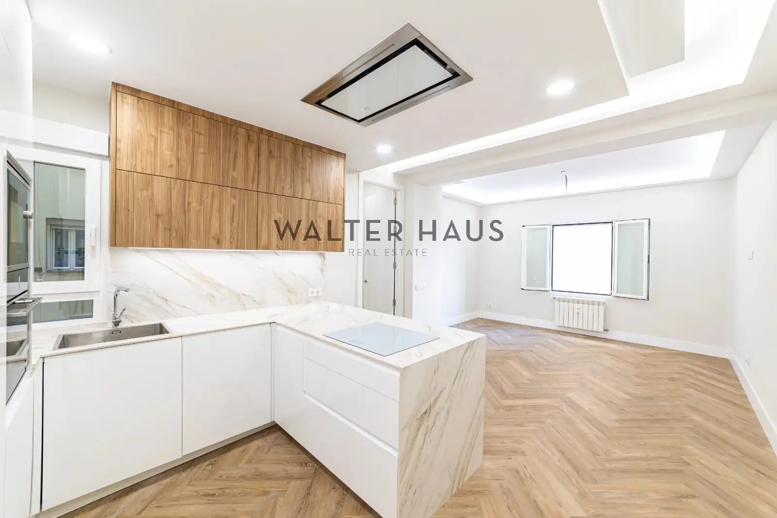 Flat with lift for sale in Calle de Fernán González