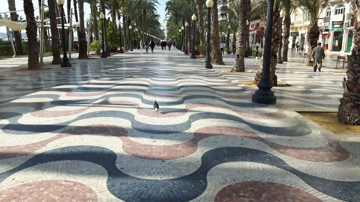 Außenansicht von Wohnung zum Verkauf in Alicante / Alacant mit Klimaanlage, Heizung und Parkett
