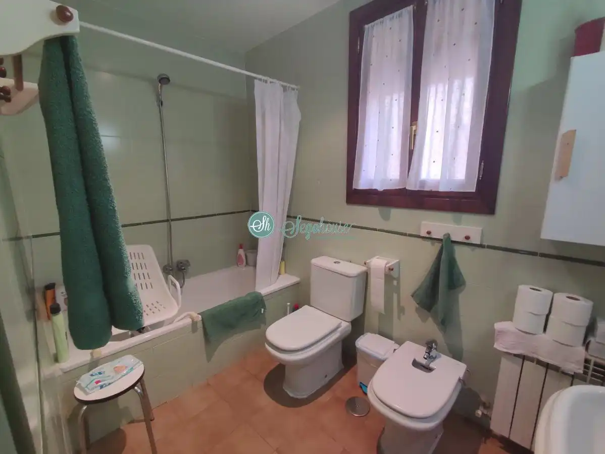 Bathroom of Flat for sale in Segovia  with Heating