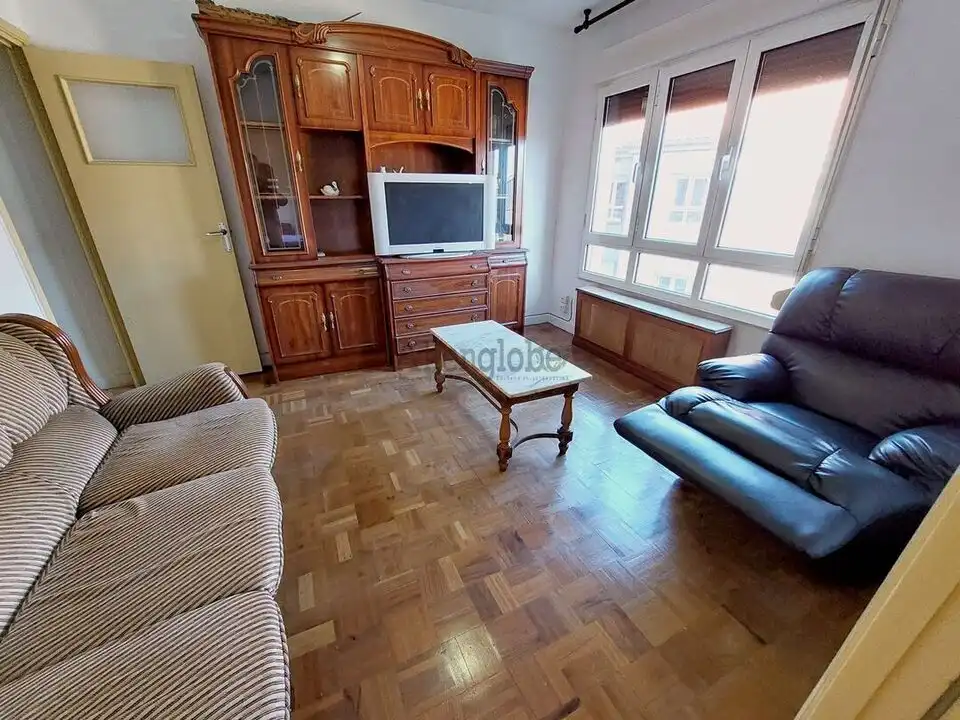 Sala de estar de Piso en venta en Oviedo  con Calefacción
