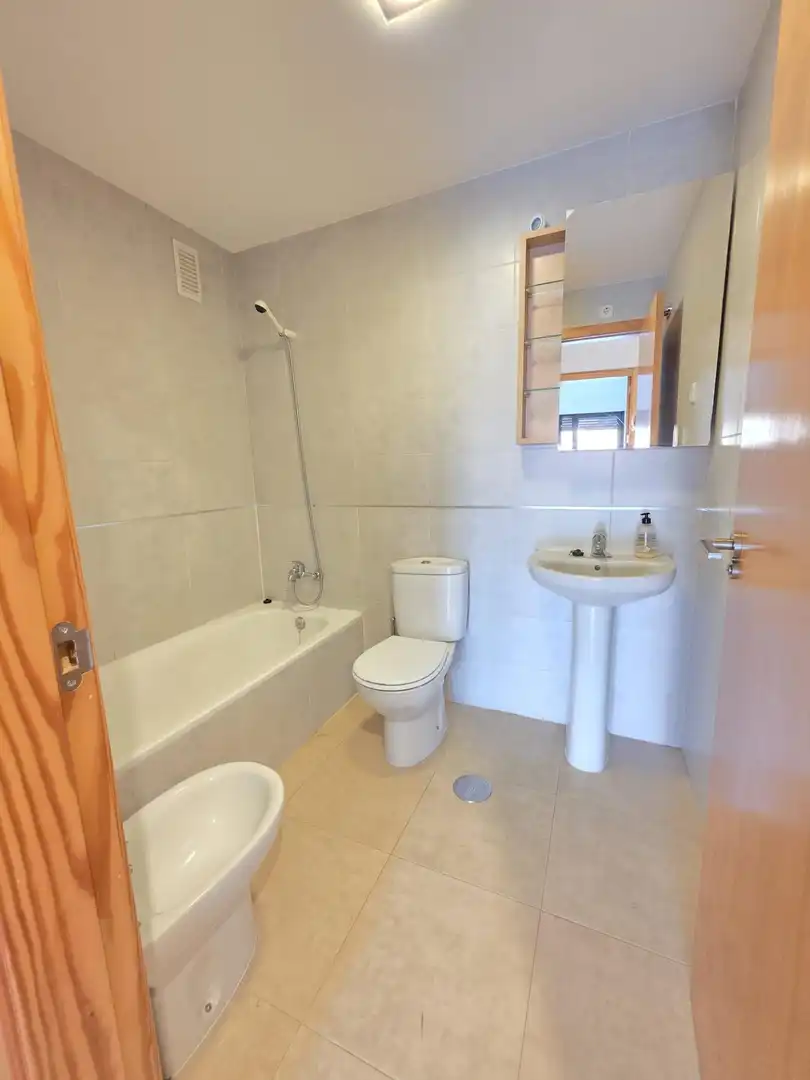 Bathroom of Flat for rent in Murcia  with Air Conditioner and Heating