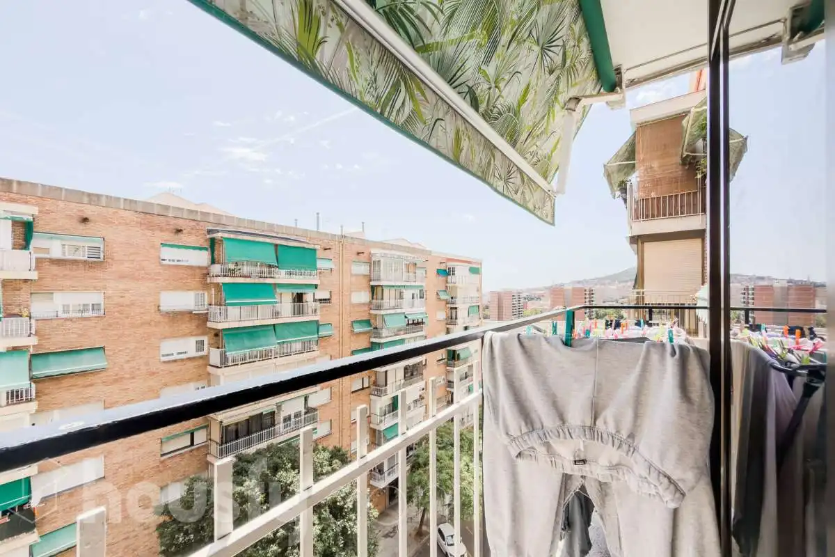Terrassa de Pis en venda en Barcelona amb Aire condicionat i Balcó