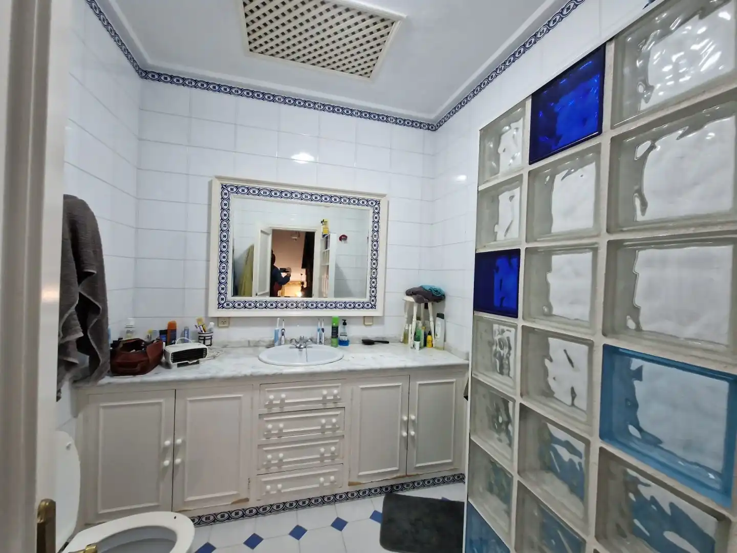 Baño de Casa o chalet en venta en Lora del Río con Aire acondicionado, Calefacción y Terraza