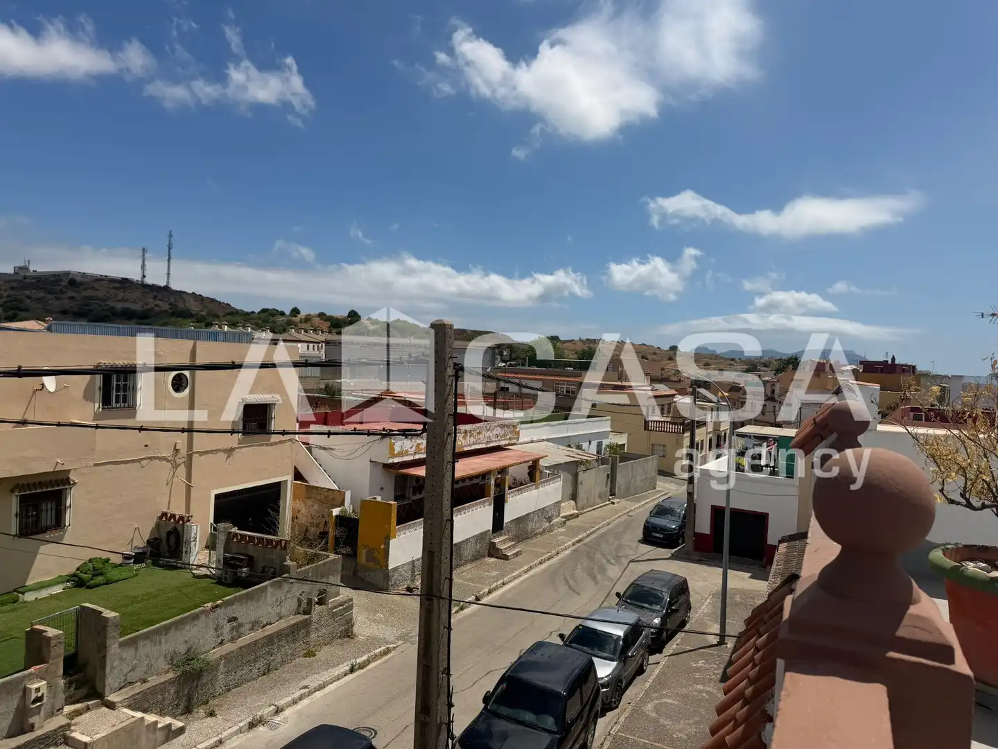 Vista exterior de Casa o xalet en venda en Algeciras amb Terrassa