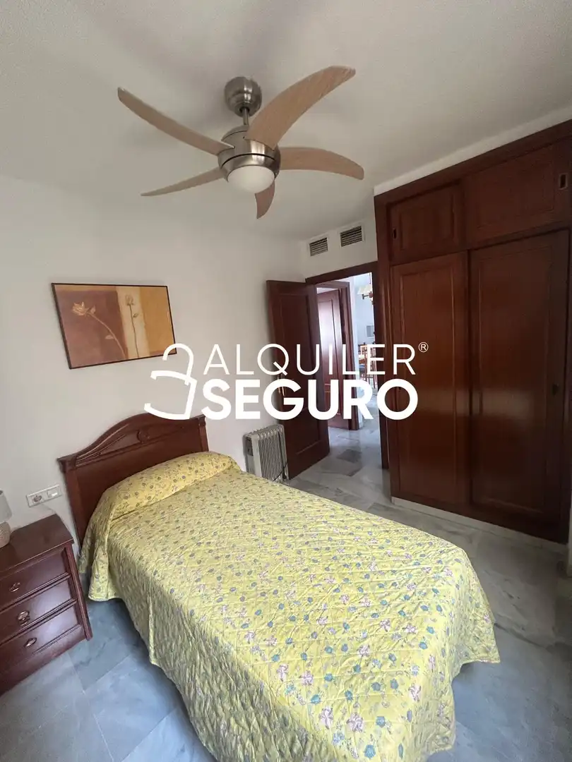 Bedroom of Flat for rent in Granada  with Air Conditioner and Furnished