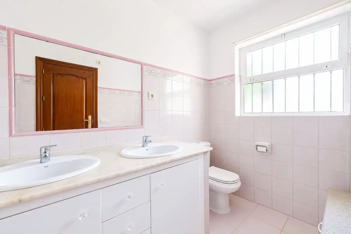 Baño de Casa o chalet en venta en Benalmádena con Aire acondicionado, Calefacción y Jardín privado