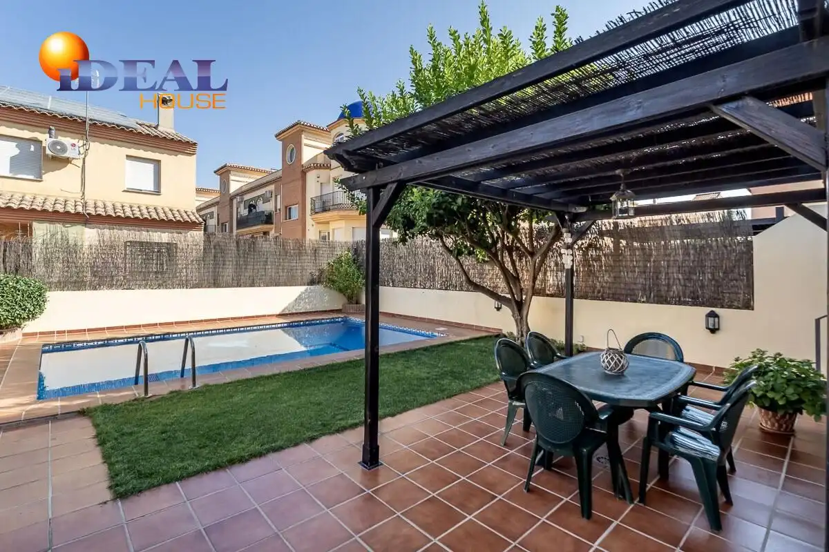 Home with pool for sale in Calle CARLOS CANO (HI)