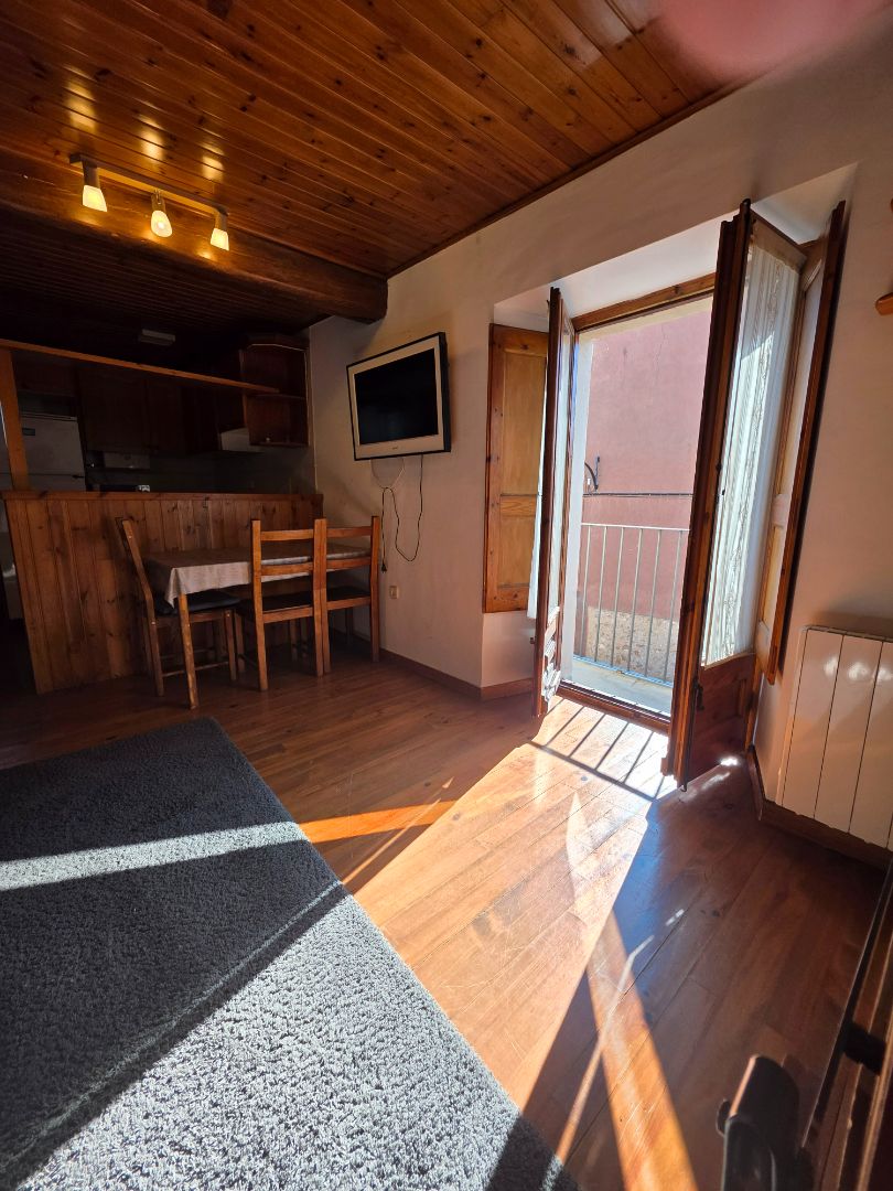 Wohnung miete in Llívia mit Heizung, Möbliert und Ofen