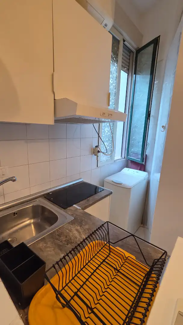 Cuina de Estudi de lloguer en Madrid amb Aire condicionat i Moblat