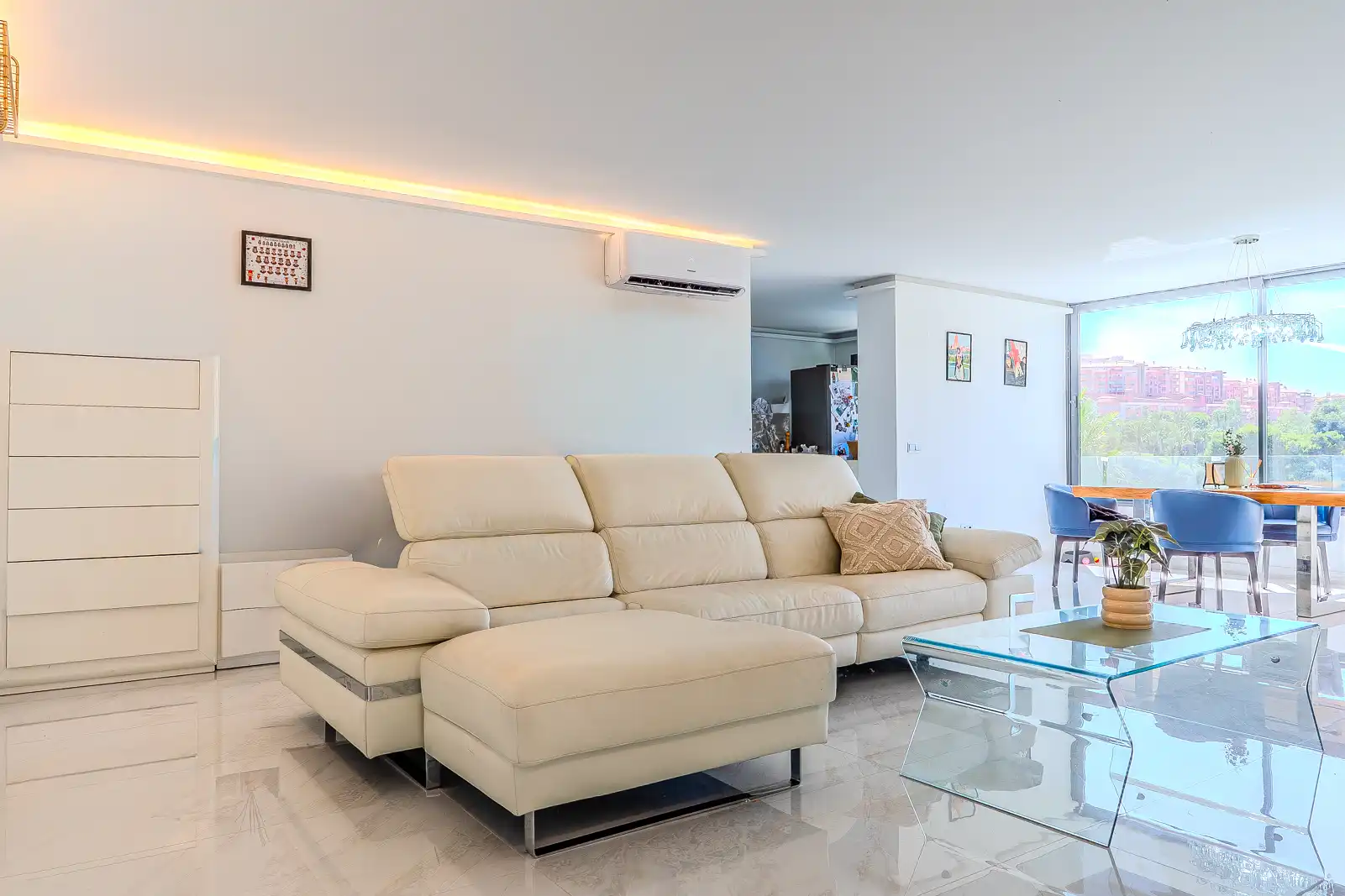 Sala d'estar de Casa o xalet en venda en Benalmádena amb Aire condicionat, Calefacció i Jardí privat
