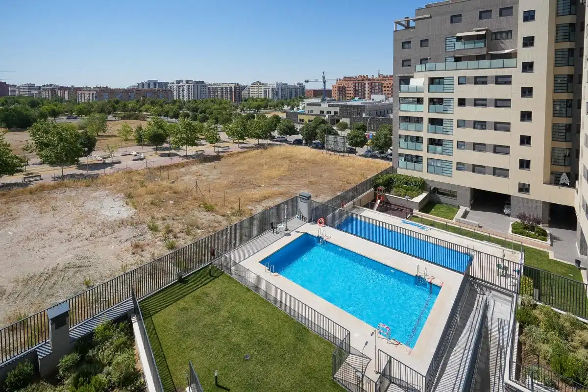 Swimming pool of Flat for sale in Madrid  with Air Conditioner, Heating and Private garden
