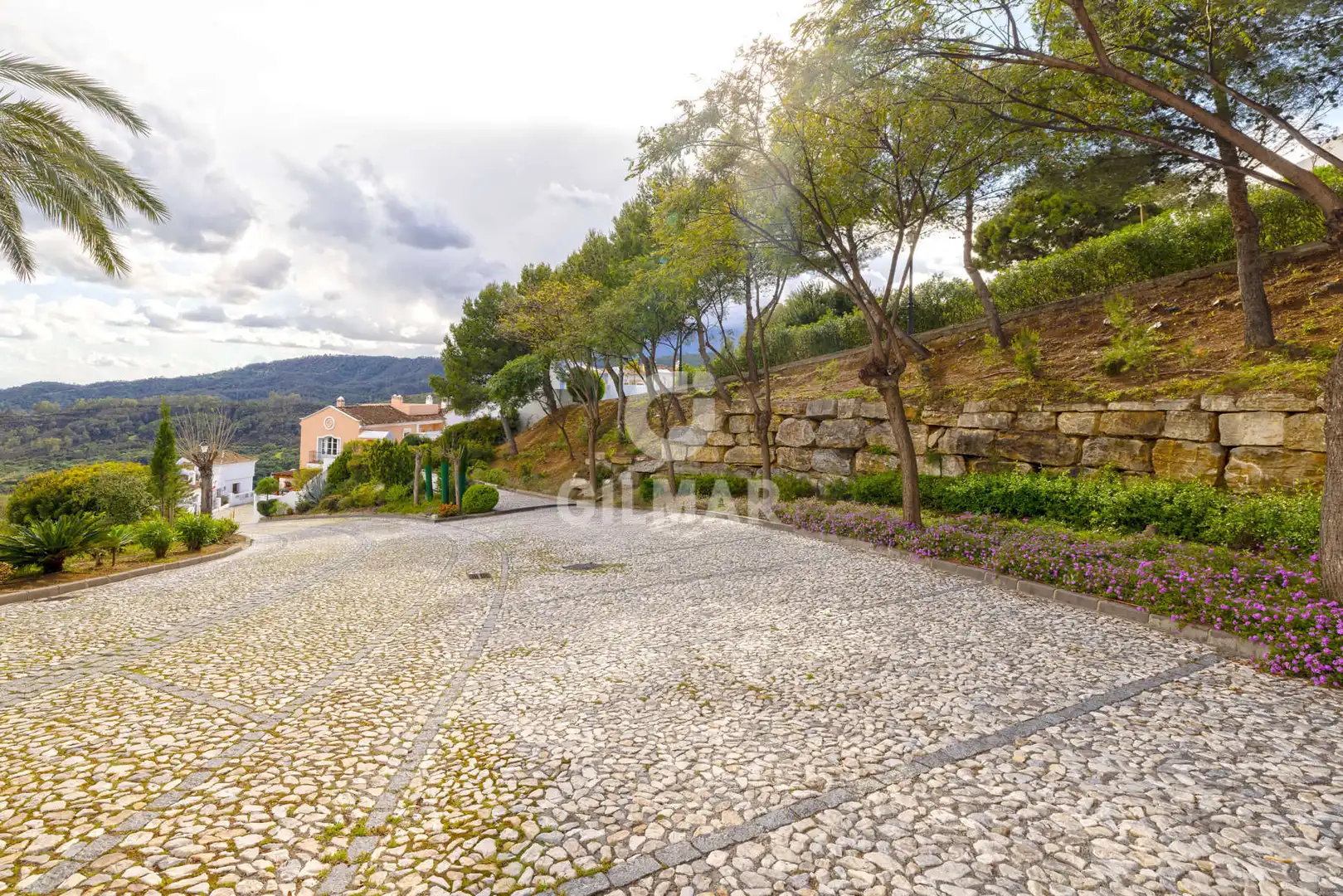 Vista exterior de Casa adosada en venta en Benahavís con Calefacción y Piscina