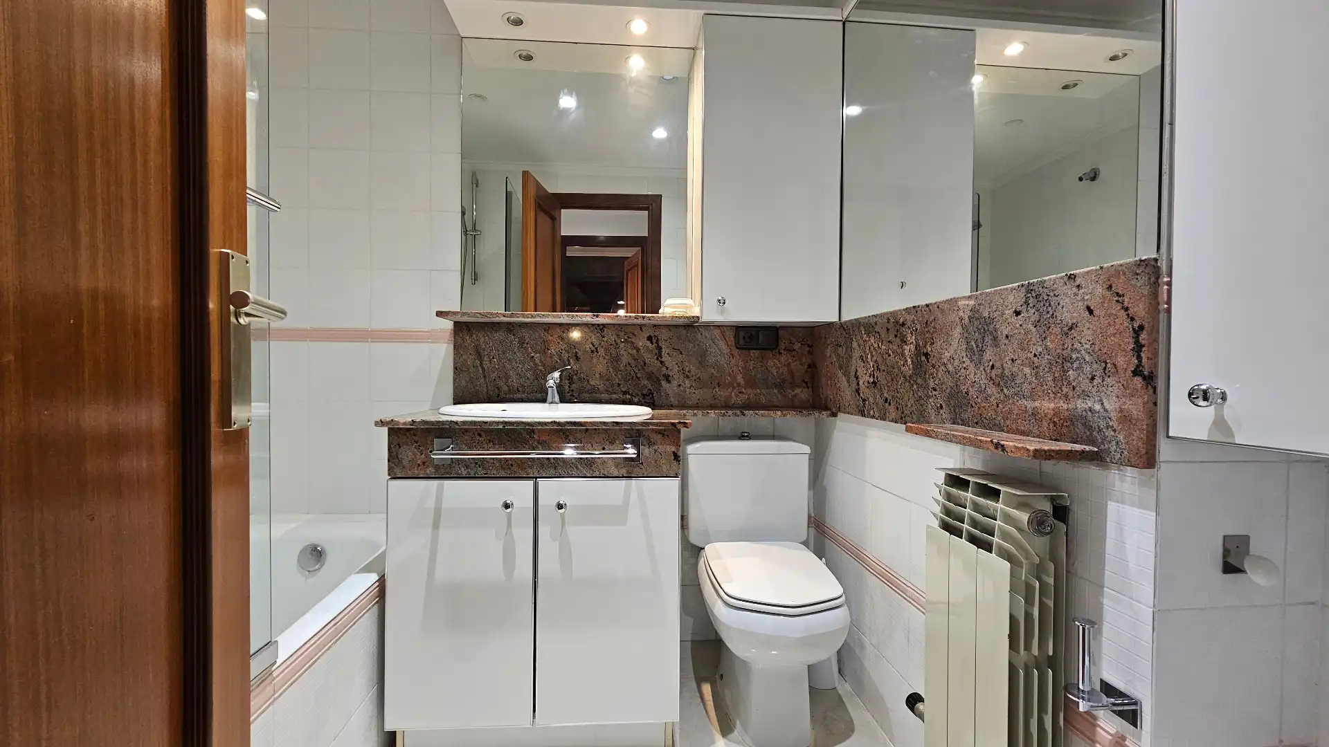 Baño de Piso en venta en Vitoria - Gasteiz con Calefacción, Amueblado y Horno
