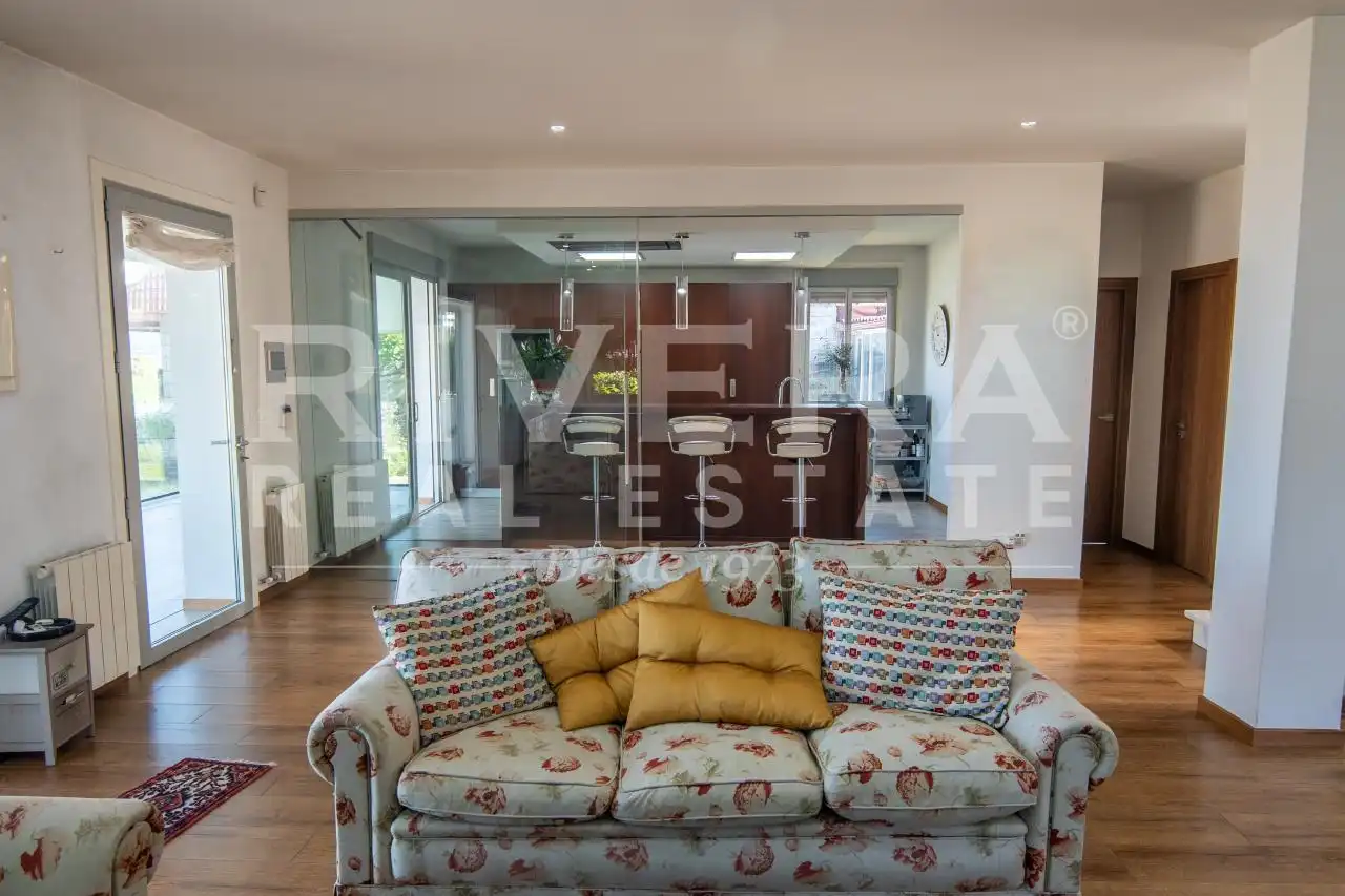 Sala d'estar de Casa o xalet en venda en Redondela amb Calefacció i Jardí privat