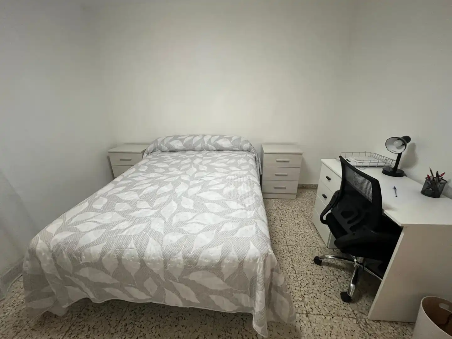 Bedroom of Flat for rent in Sevilla  with Air Conditioner and Furnished