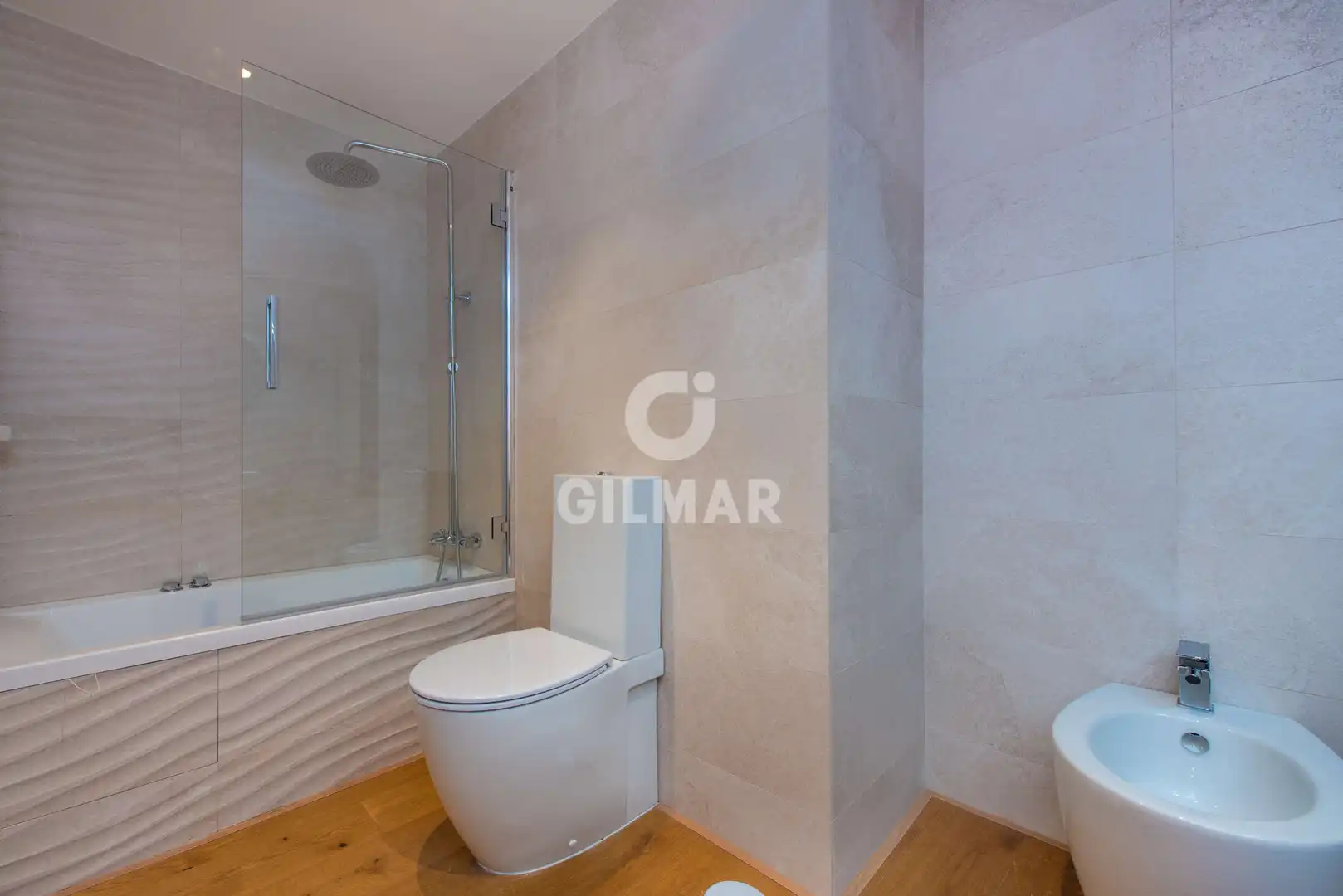 Baño de Piso en venta en Madrid con Calefacción, Trastero y Piscina